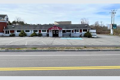 4 Bridge Approach St, Bourne, MA 02532 - Photo 1
