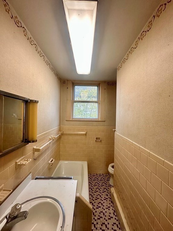 27 Vernon St, Rockland MA  02370-1903 exterior