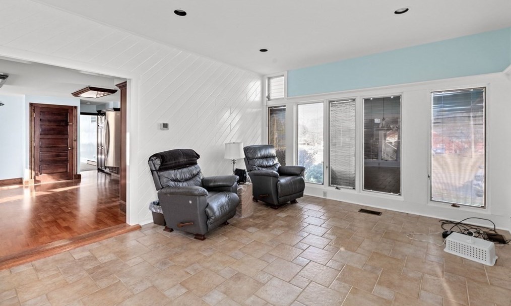 312 Main St, New Bedford MA 02743-1533 exterior