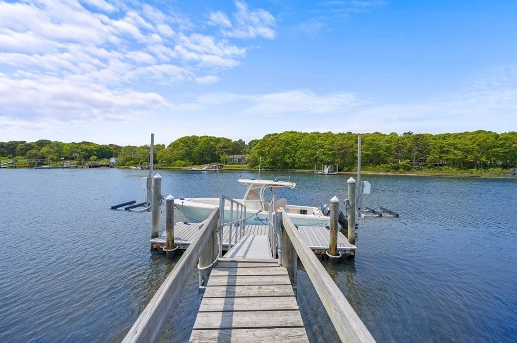 37 Keel Way, Mashpee MA 02649-4011 exterior