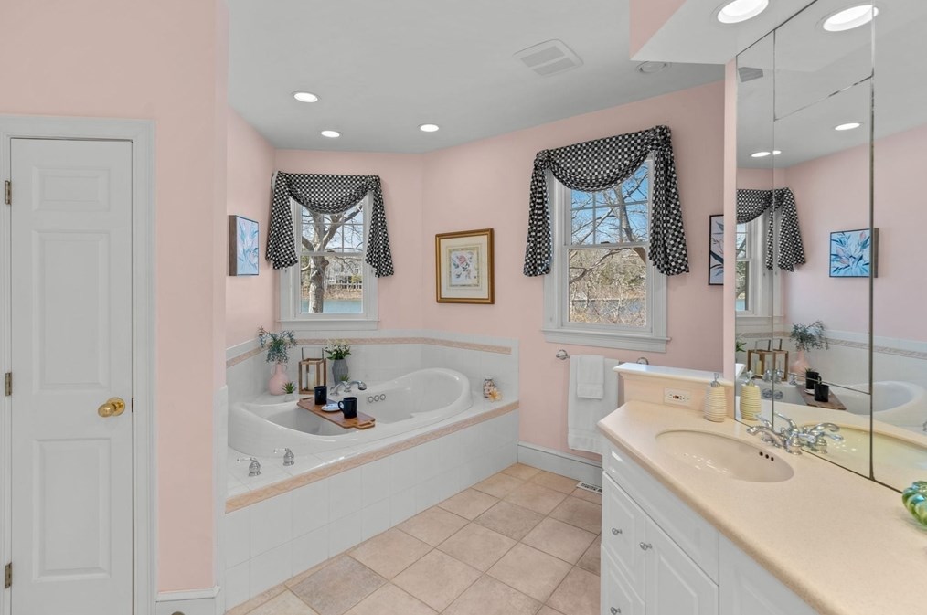 37 Keel Way, Mashpee MA 02649-4011 exterior