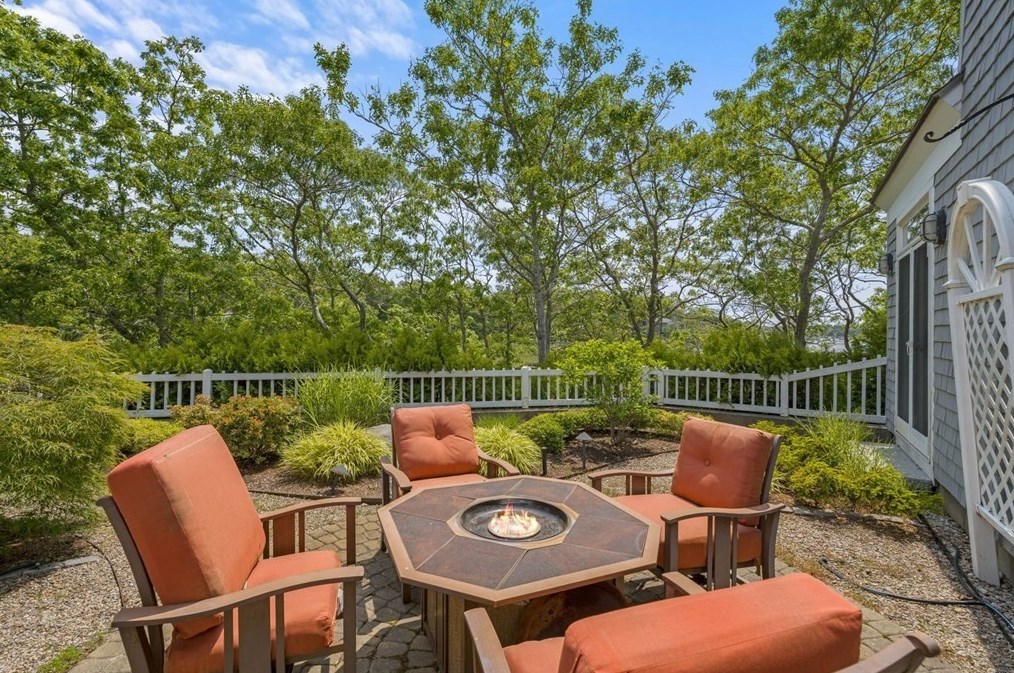 37 Keel Way, Mashpee MA 02649-4011 exterior