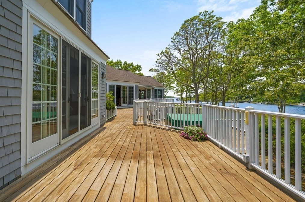 37 Keel Way, Mashpee MA 02649-4011 exterior