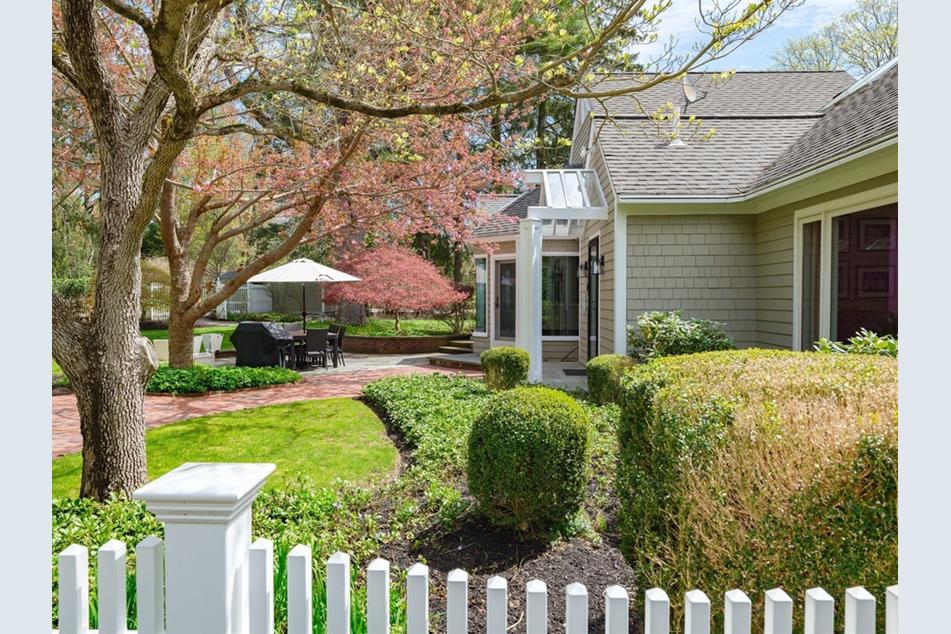 17 Cushing St, Hingham, MA 02043 MLS 73191423 Coldwell Banker