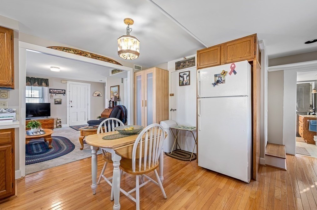 16 Boston Rd, Sutton MA 01590-2408 exterior