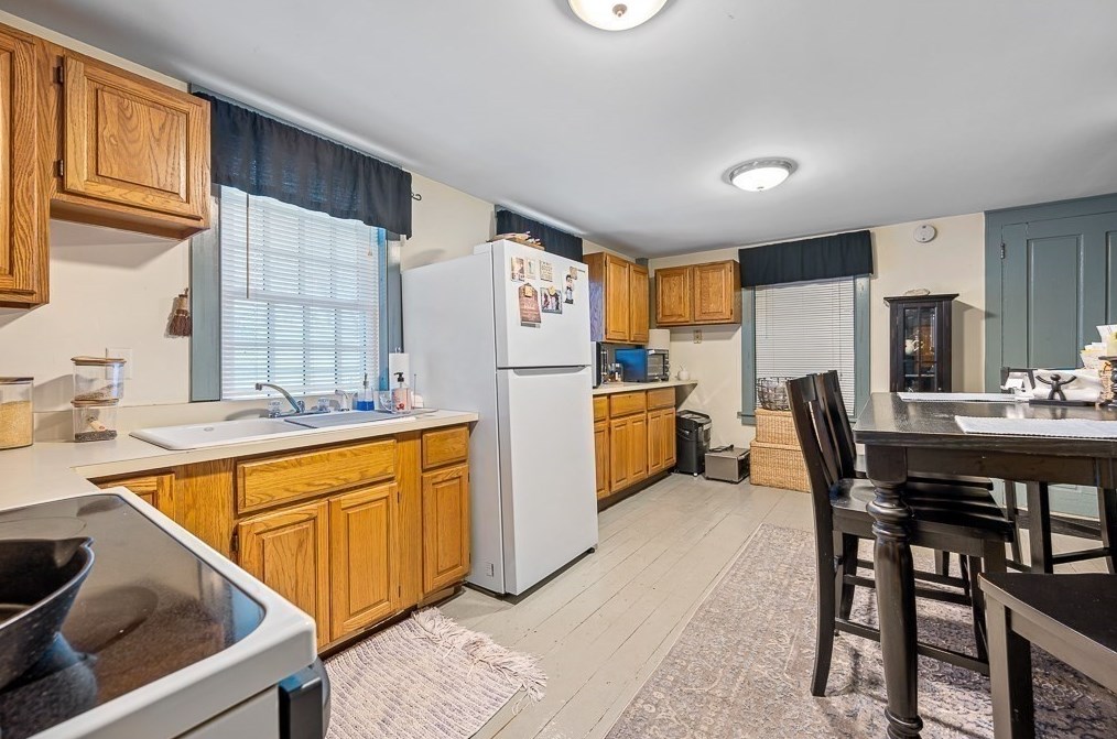 16 Boston Rd, Sutton MA 01590-2408 exterior