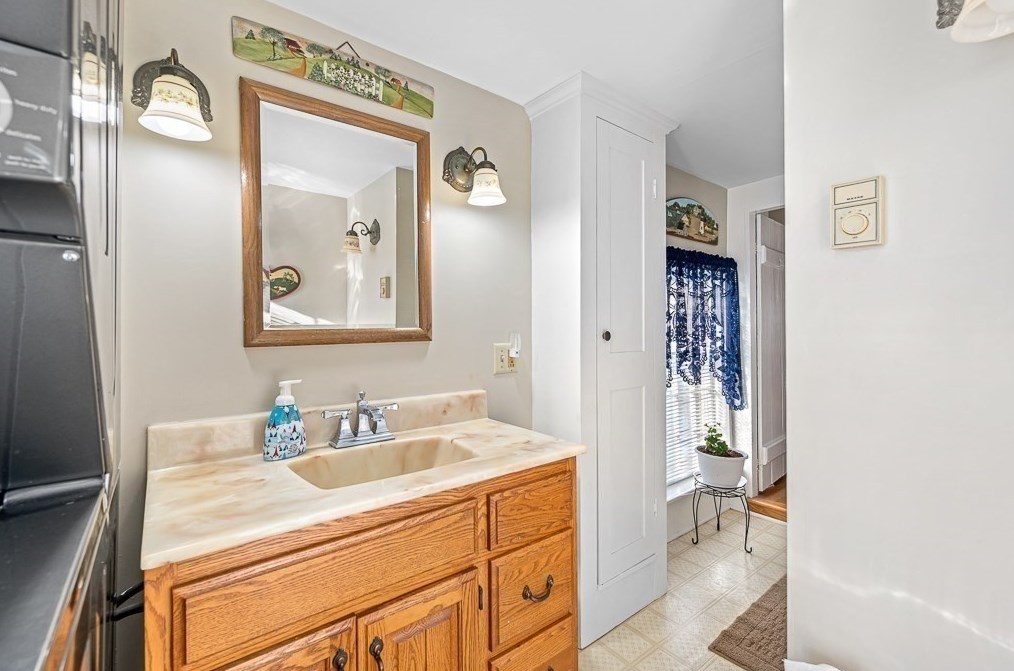 16 Boston Rd, Sutton MA 01590-2408 exterior