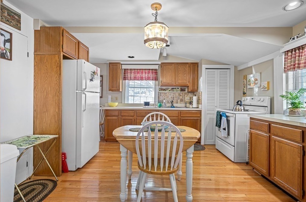 16 Boston Rd, Sutton MA 01590-2408 exterior