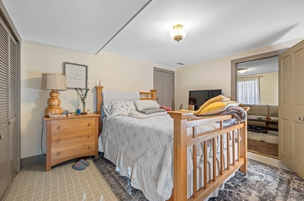 16 Boston Rd, Sutton MA 01590-2408 exterior