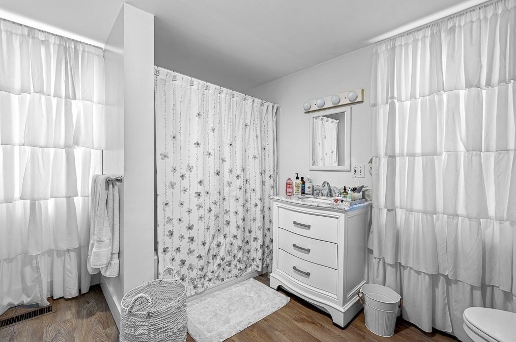 16 Boston Rd, Sutton MA 01590-2408 exterior