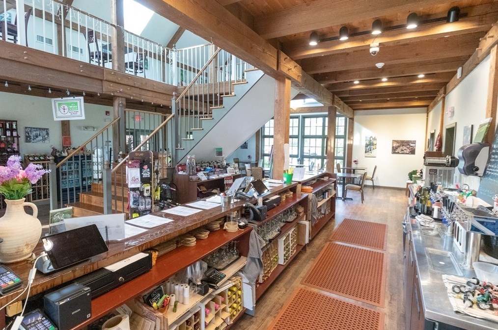 296 Main St, Sheffield MA 01257-9696 exterior