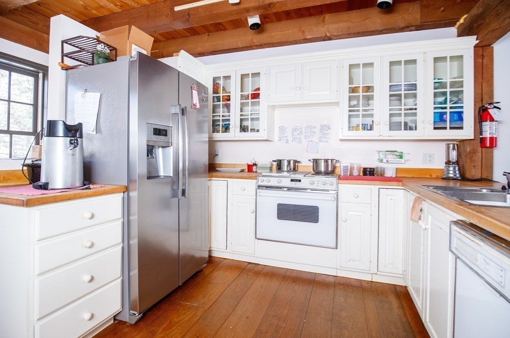 296 Main St, Sheffield MA 01257-9696 exterior