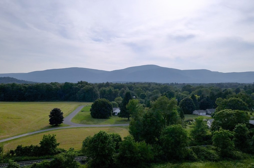 296 Main St, Sheffield MA 01257-9696 exterior