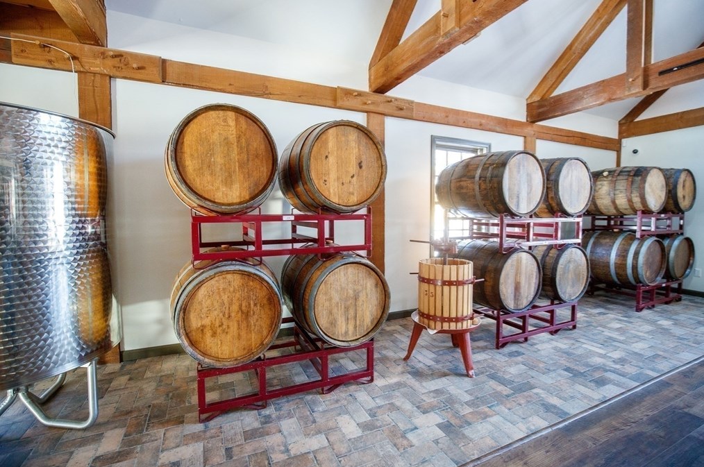 296 Main St, Sheffield MA 01257-9696 exterior