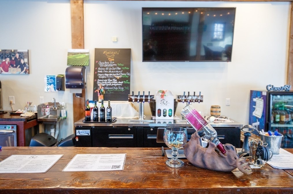 296 Main St, Sheffield MA 01257-9696 exterior