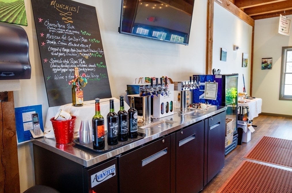 296 Main St, Sheffield MA 01257-9696 exterior