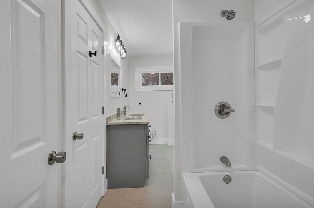 724 Silver Lk St, Royalston MA 01331-1617 exterior