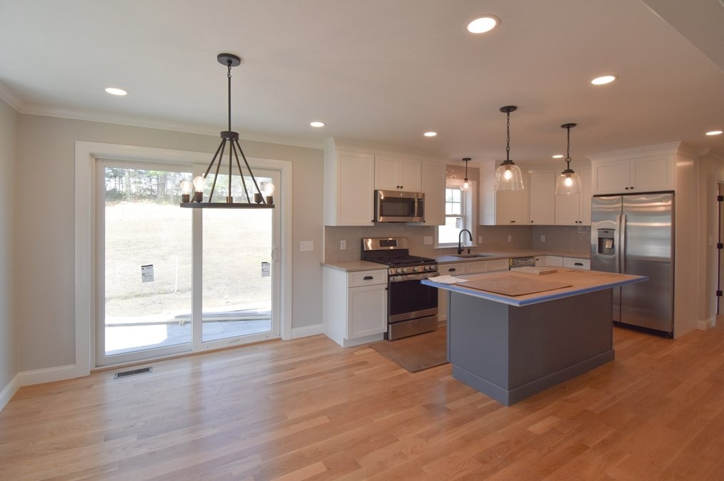 94 Herring Pond Rd, Plymouth MA 02360-1954 exterior