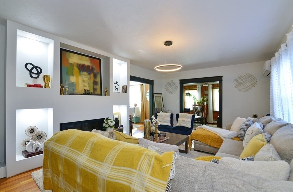 185 Main St, Raynham MA  02767-1446 exterior