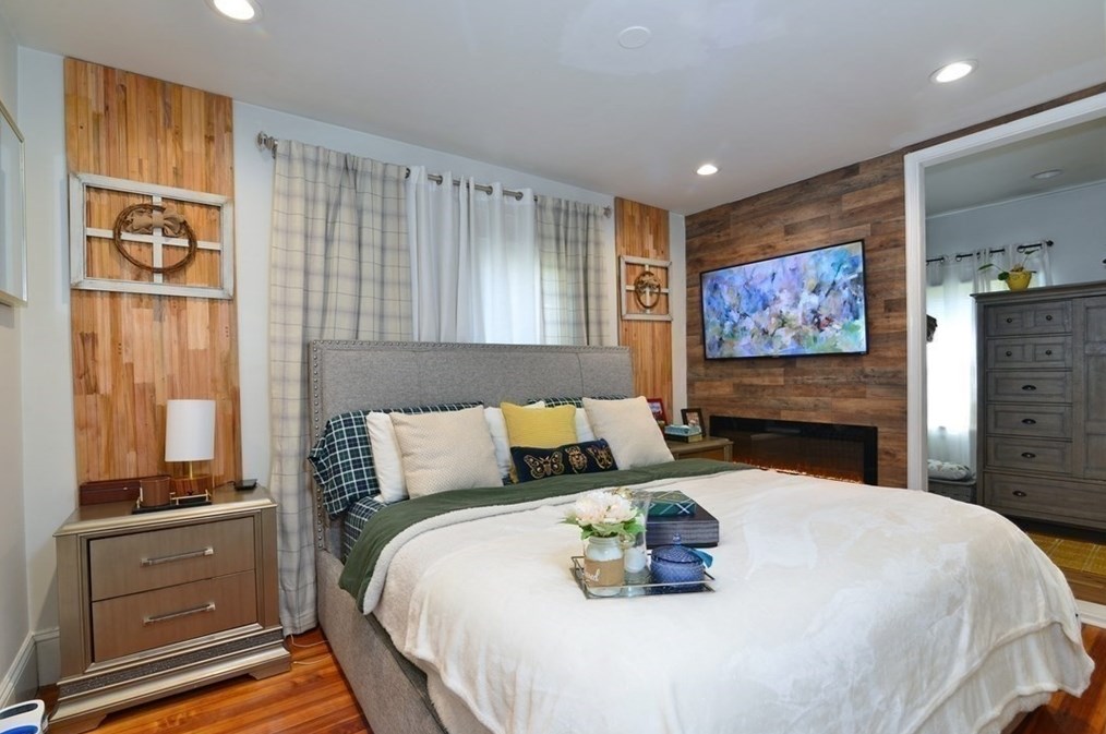 185 Main St, Raynham MA  02767-1446 exterior