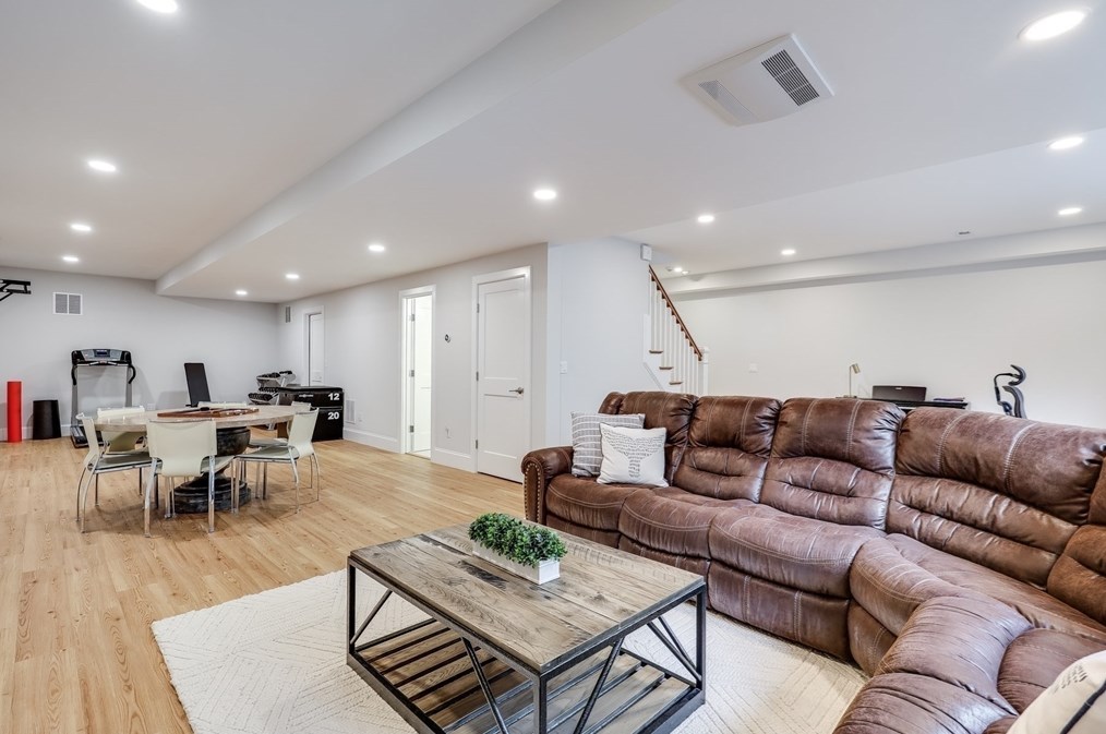 93 Rock Harbor Rd, Orleans MA  02653-2323 exterior