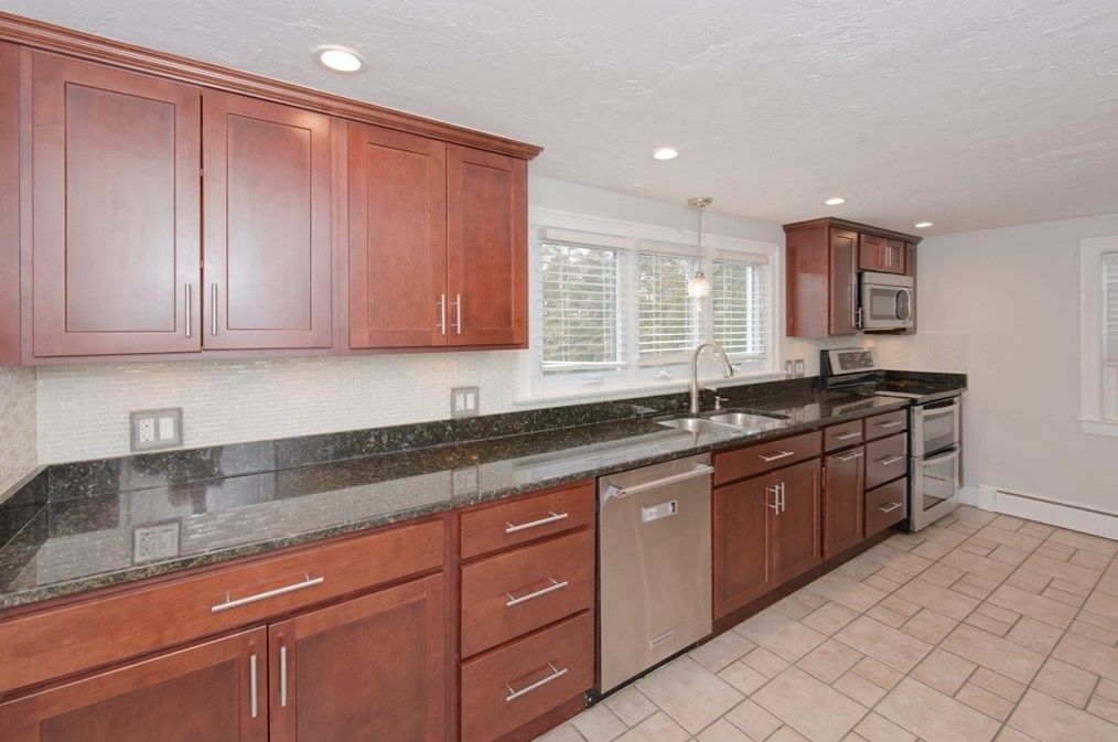 4 Cunniff Ave, Milford MA  01757-2205 exterior