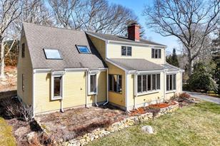 4 Beechwood Rd, Falmouth, MA 02540-2337