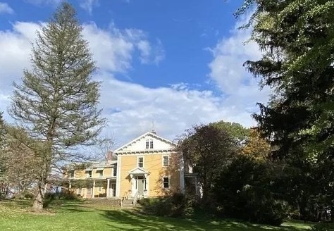 55 Main St, South Hadley MA 01075-2706 exterior