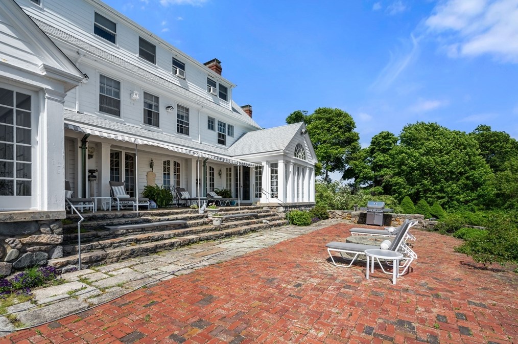 33 Way Rd, Gloucester MA 01930-4315 exterior