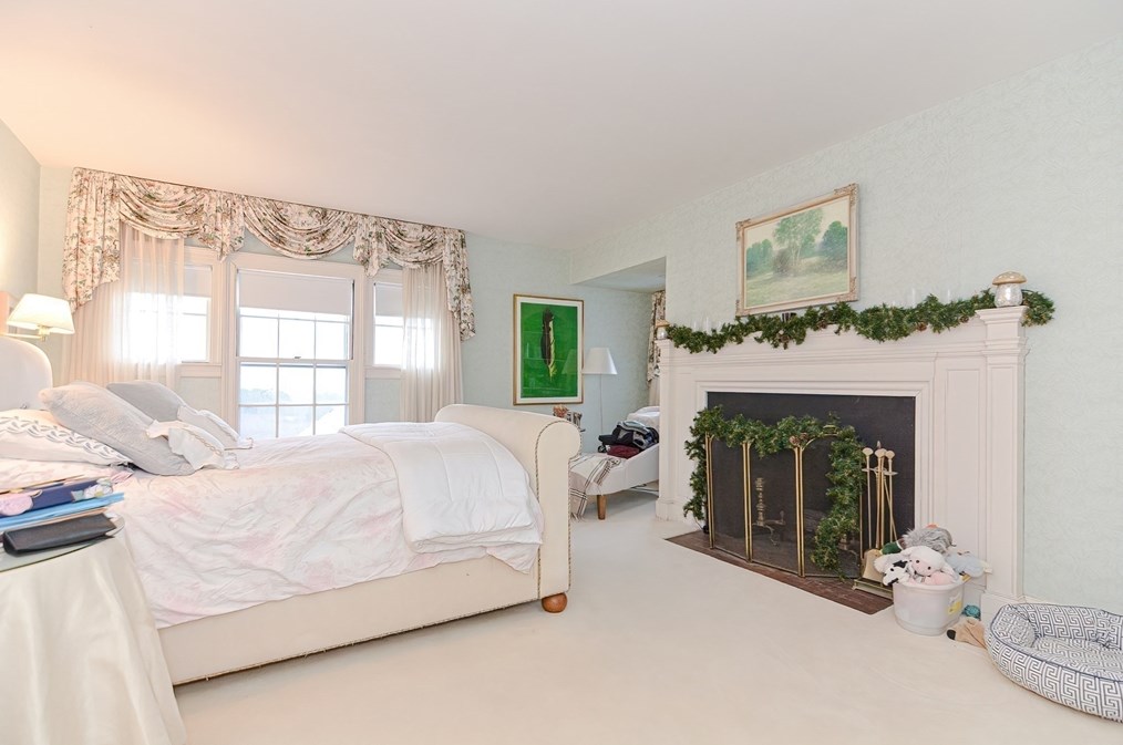 33 Way Rd, Gloucester MA 01930-4315 exterior