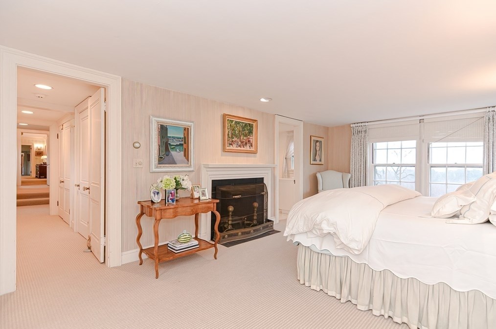 33 Way Rd, Gloucester MA 01930-4315 exterior