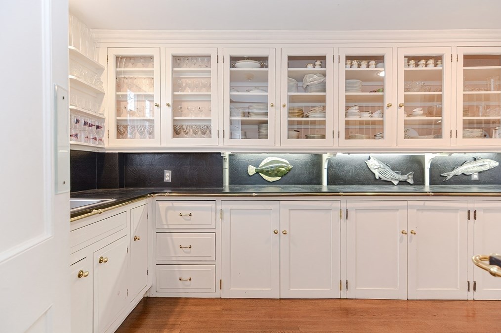 33 Way Rd, Gloucester MA 01930-4315 exterior