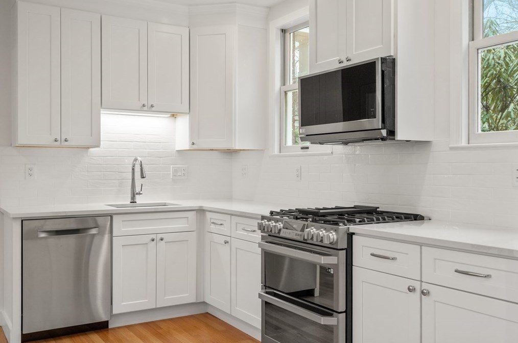 108 Lake Ave, Newton MA  02459-2108 exterior