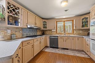 255 Alden St - Photo 3