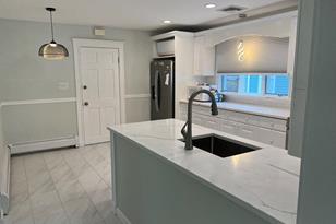 46 Linwood St, Malden, MA 02148-7127