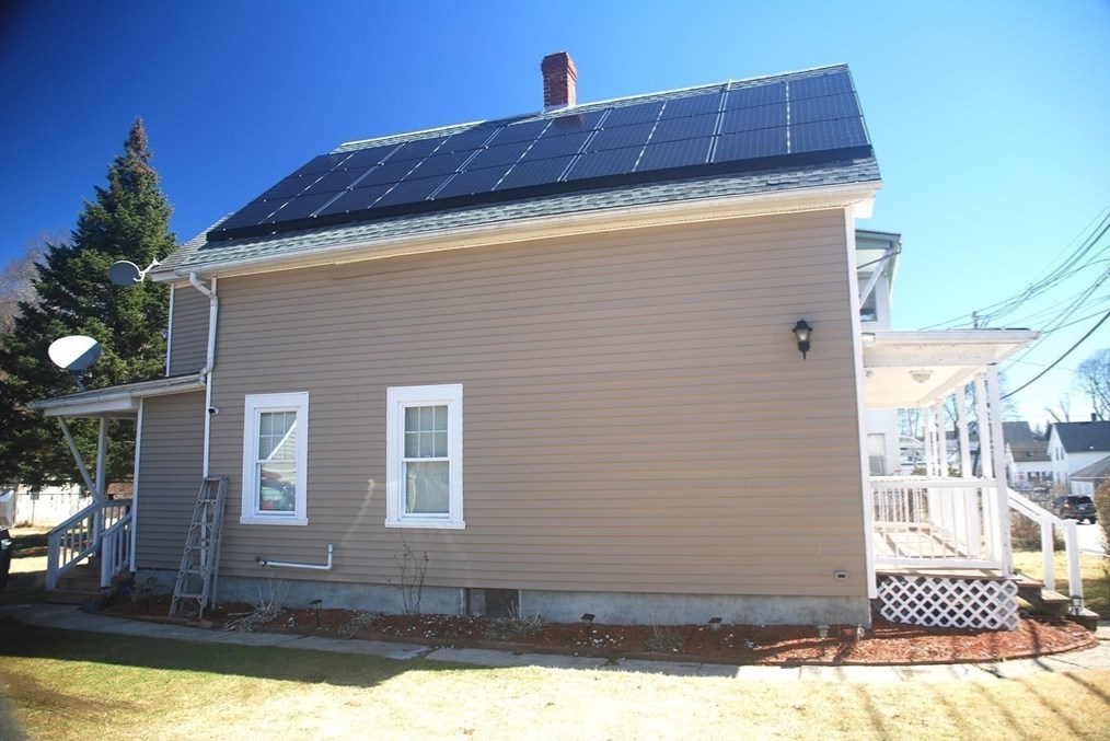 8 Pine St, Dudley MA  01571-3224 exterior