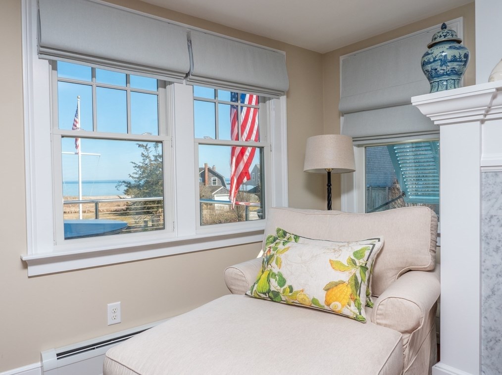 16 Meadow Shores Rd, Dartmouth MA  02748-1431 exterior