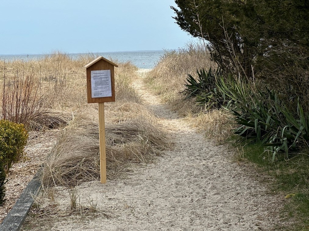 16 Meadow Shores Rd, Dartmouth MA  02748-1431 exterior