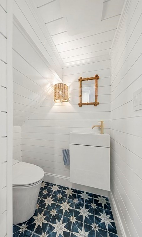 230 Wilson Rd, Nahant MA 01908-1058 exterior