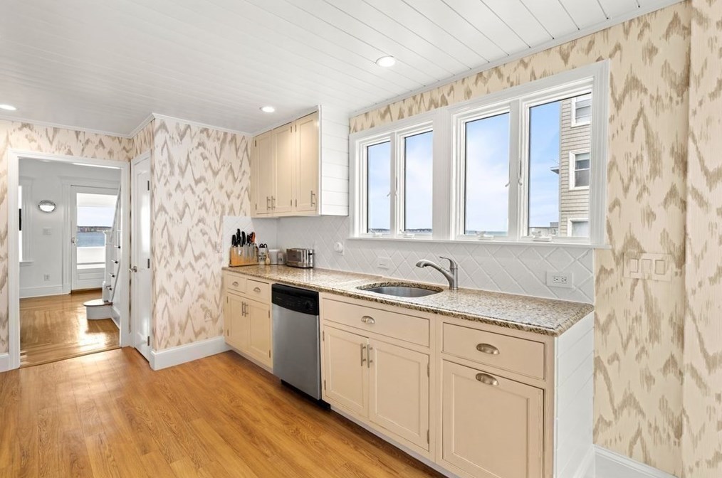 230 Wilson Rd, Nahant MA 01908-1058 exterior