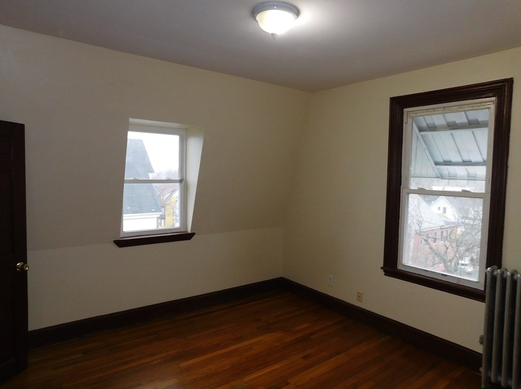 86 Hollingsworth St, Lynn MA  01902-3855 exterior