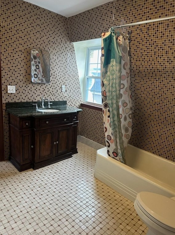 86 Hollingsworth St, Lynn MA  01902-3855 exterior