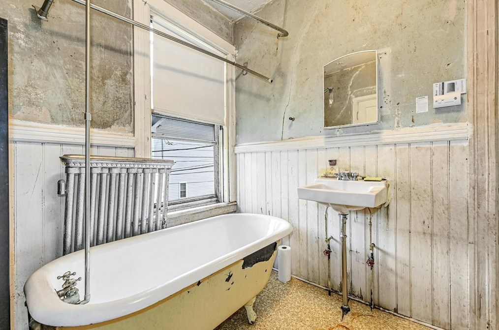 185 Vernon St, Worcester MA 01607-1190 exterior