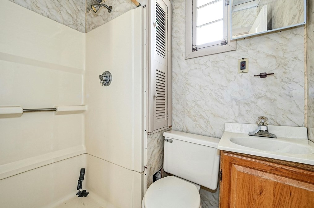 185 Vernon St, Worcester MA 01607-1190 exterior