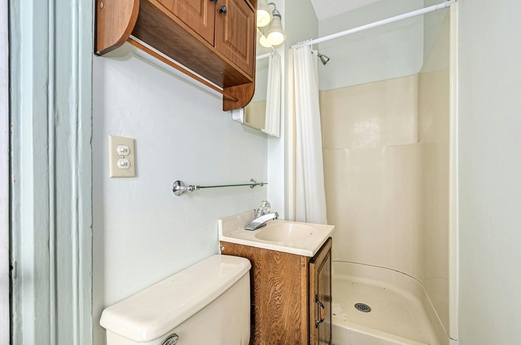 185 Vernon St, Worcester MA 01607-1190 exterior