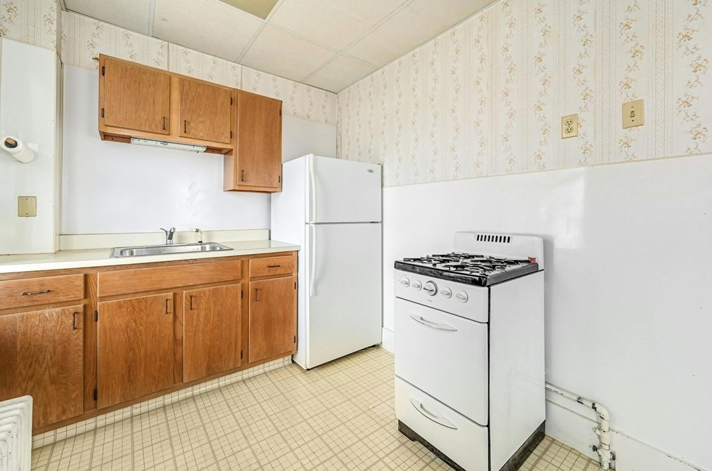 185 Vernon St, Worcester MA 01607-1190 exterior