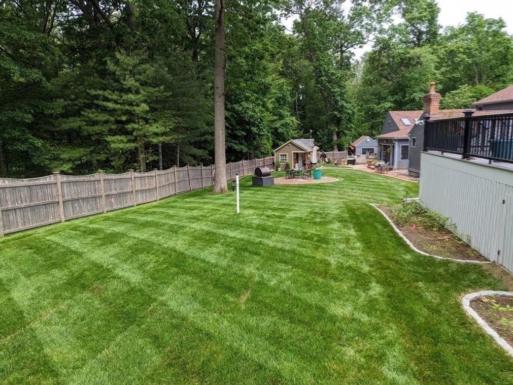 4 Pinecrest Rd, Hingham MA 02043-3027 exterior