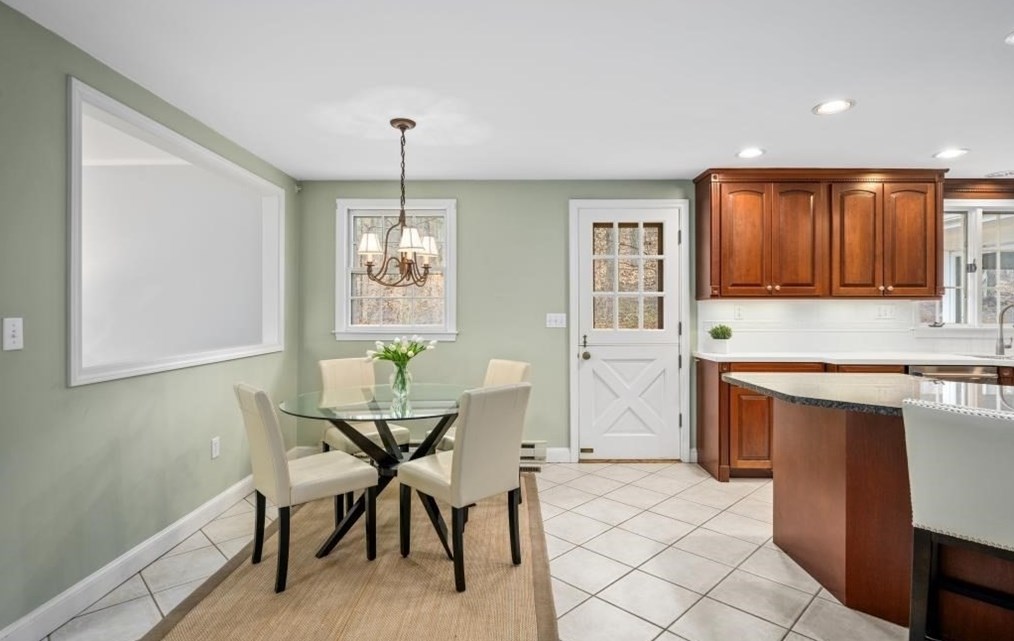 49 Flagg Rd, Southborough MA 01772-1419 exterior