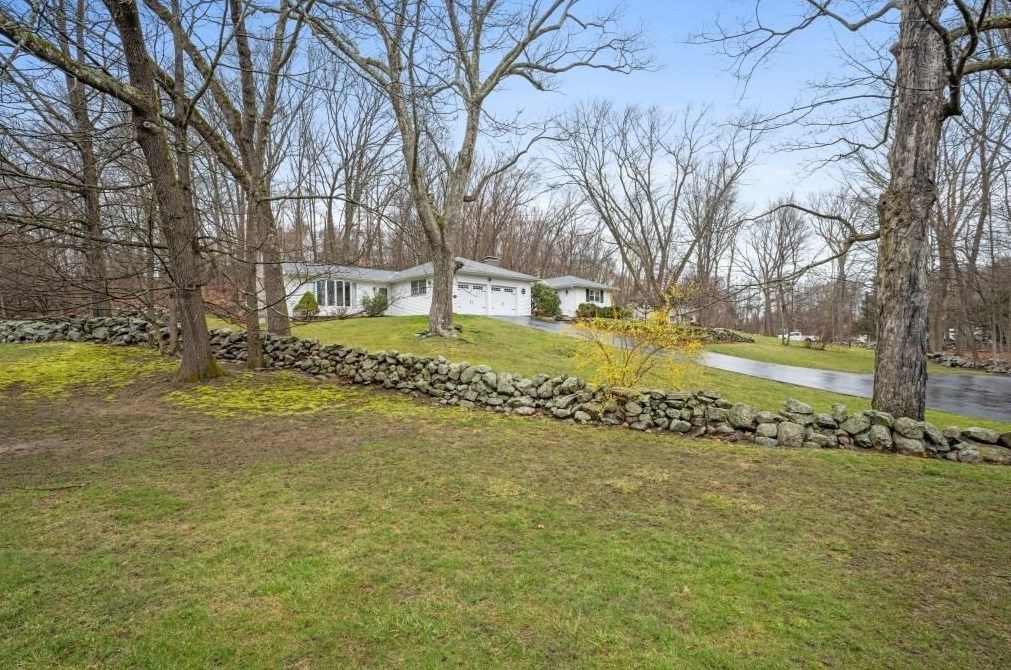 49 Flagg Rd, Southborough MA 01772-1419 exterior