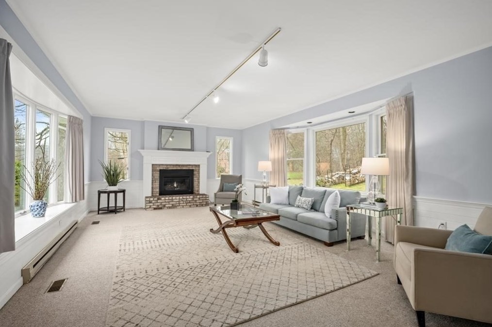 49 Flagg Rd, Southborough MA 01772-1419 exterior